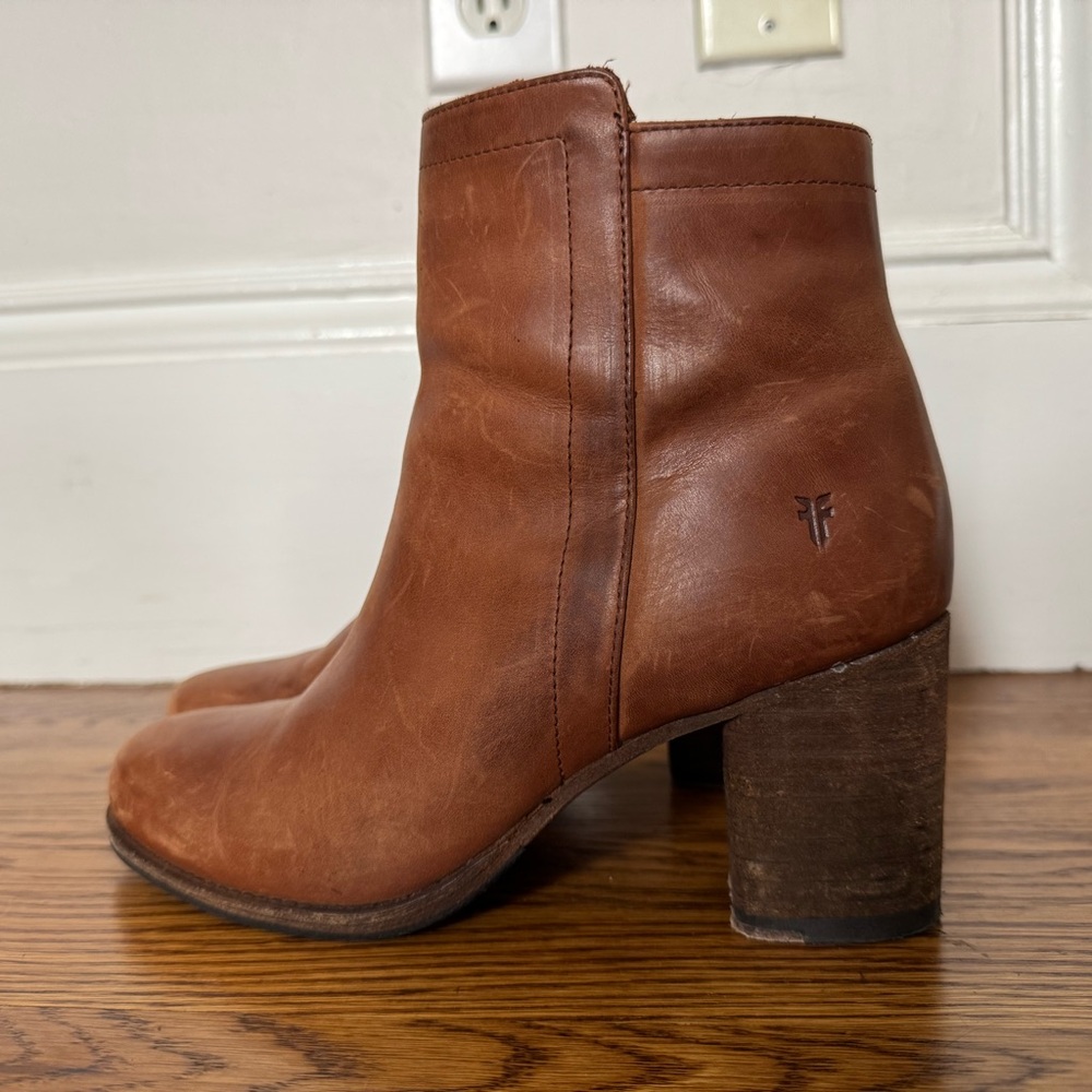Frye Karen bootie.  Size 7.  Like new condition.  Beautiful caramel color.